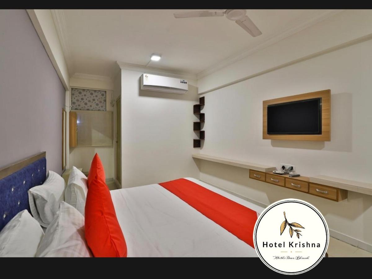 Hotel Krishna Ahmedabad Bagian luar foto