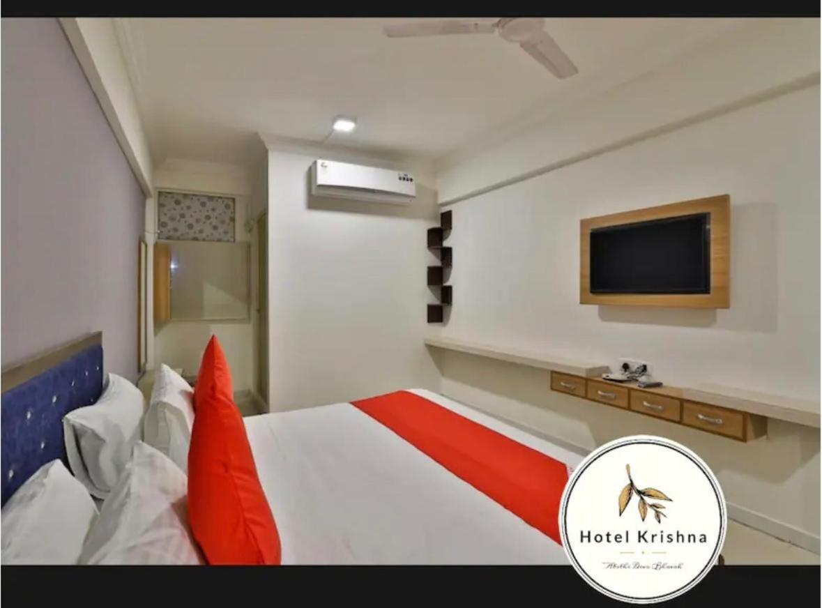 Hotel Krishna Ahmedabad Bagian luar foto